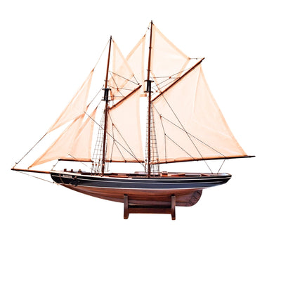 Model Szkunera Bluenose 78 cm z Grawerem - Elegancka Dekoracja Marynistyczna z Drewna na Prezent dla Miłośników Żeglarstwa i Historii Morskiej z Naturalnymi Żaglami