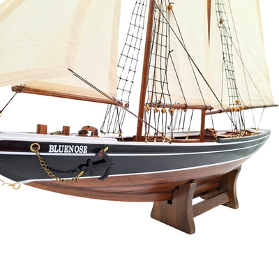 Model Szkunera Bluenose 78 cm z Grawerem - Elegancka Dekoracja Marynistyczna z Drewna na Prezent dla Miłośników Żeglarstwa i Historii Morskiej z Naturalnymi Żaglami