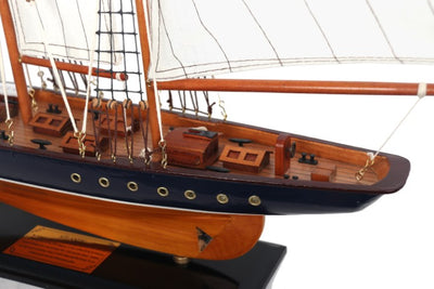 Model szkunera Atlantic 72cm - Replika legendarnego statku z możliwością personalizacji grawerem - Idealny prezent dla miłośników żeglarstwa - Wykonany z drewna z materiałowymi żaglami