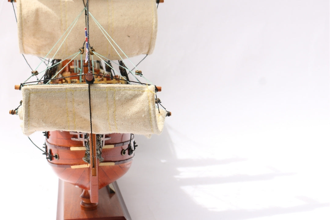 Model Żaglowca HMS Victory Złożony 54 cm - Ręcznie Wykonana Replika z Możliwością Personalizacji Grawerem - Idealny Prezent dla Miłośników Żeglarstwa - Wysoka Jakość, Elegancka Drewniana Podstawa