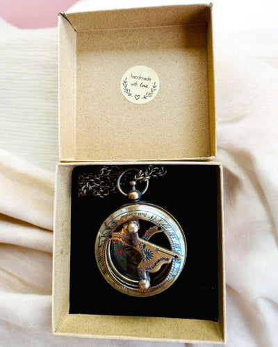 Kompas Navigační Cestovatele s gravírováním, personalizace – Ruční práce Indických Řemeslníků