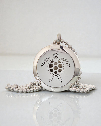 AromaTurtle – Naszyjnik Aromaterapeutyczny z Motywem Żółwia 25 mm ze Stali Nierdzewnej