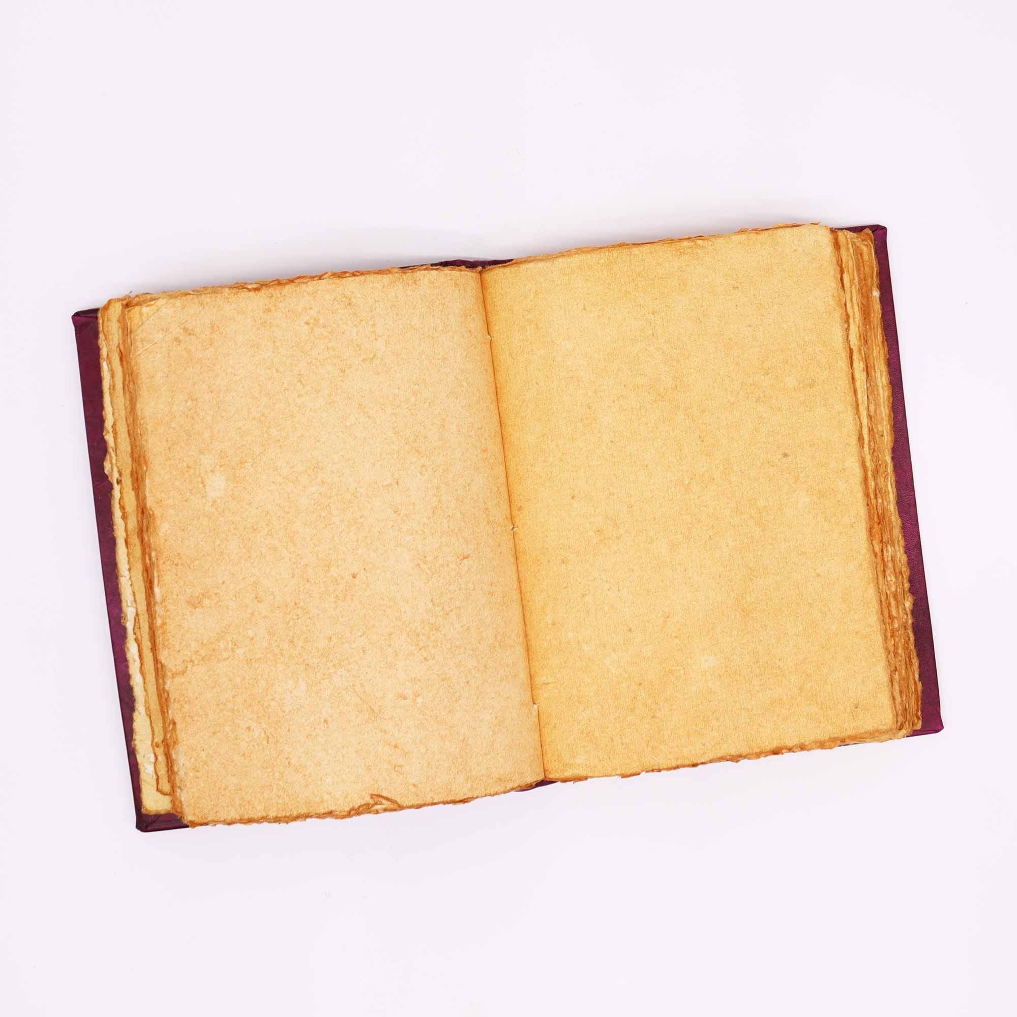 Hefty Red Tan Book z dekoracją Hamsa