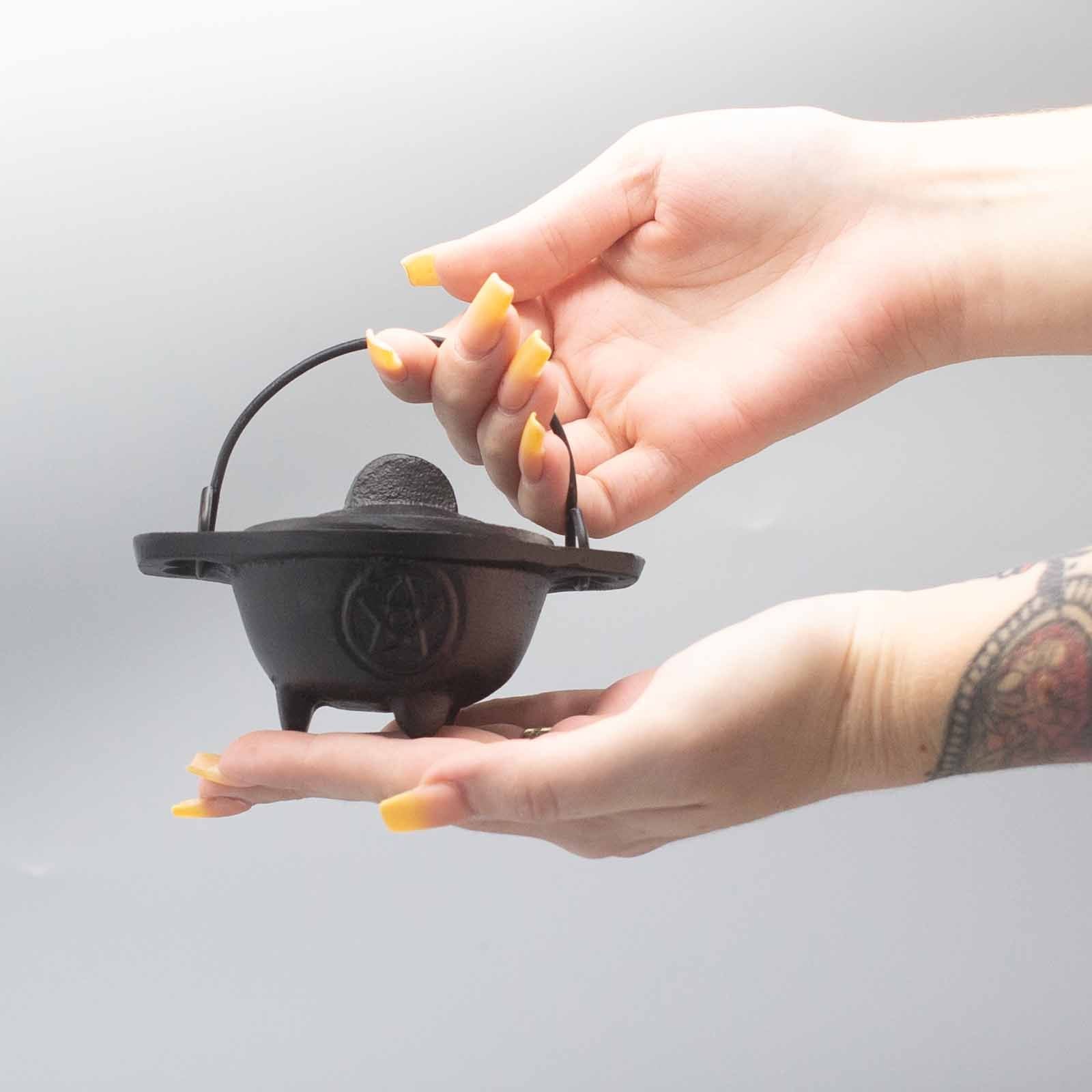 Elemental Cauldron with Pentagram 5x9 cm Cast Iron