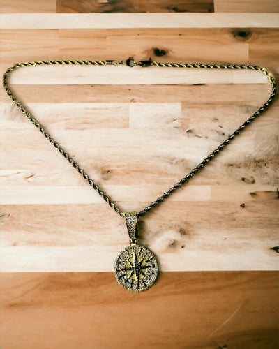 Naszyjnik z Zawieszką Kompasem w Stylu Glamour z Cyrkoniami dla Kobiet i Mężczyzn - 2 warianty do wyboru, personalizacja grawerem na prezent