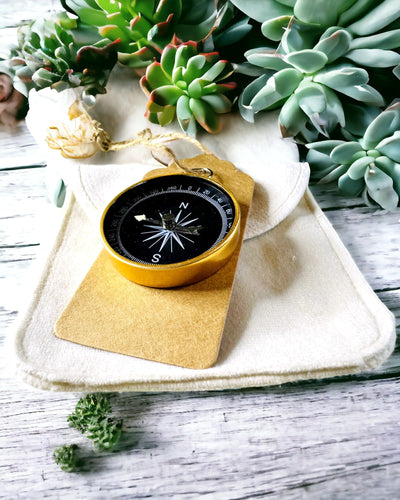 Busolă Compactă de Navigație cu Finisaj Metalic – Un Must-Have pentru Fiecare Călător, cu gravură