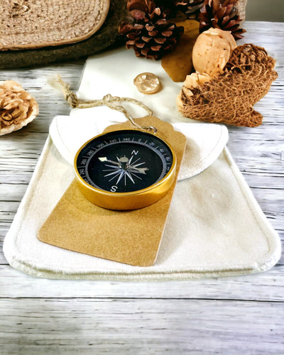 Busolă Compactă de Navigație cu Finisaj Metalic – Un Must-Have pentru Fiecare Călător, cu gravură