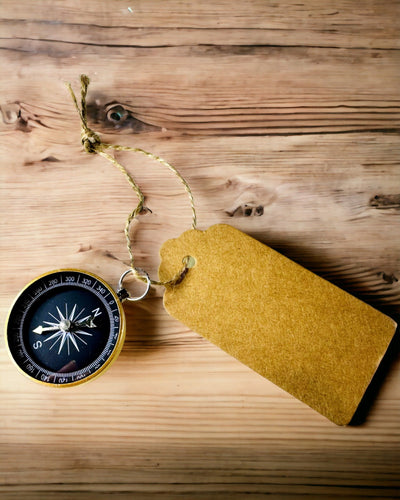Busolă Compactă de Navigație cu Finisaj Metalic – Un Must-Have pentru Fiecare Călător, cu gravură