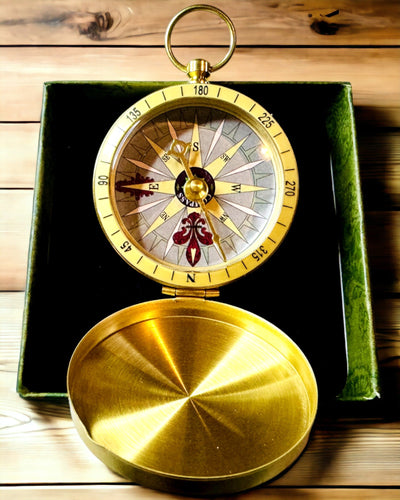 Ретро-стиль Навігаційний Компас – Портативний і Точний Інструмент для Визначення Напрямку для Мандрівників і Дослідників. Гравірування, персоналізація.