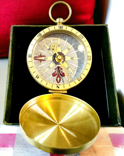 Ретро-стиль Навігаційний Компас – Портативний і Точний Інструмент для Визначення Напрямку для Мандрівників і Дослідників. Гравірування, персоналізація.