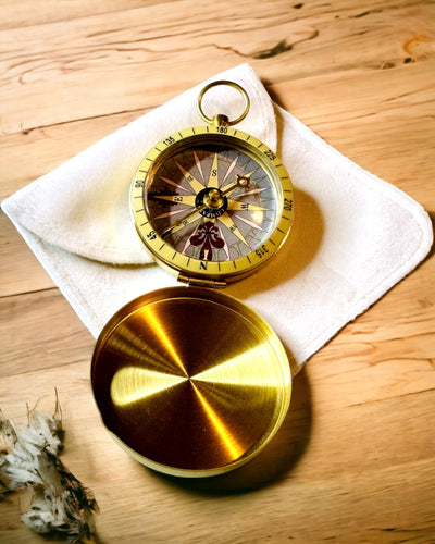 Ретро-стиль Навігаційний Компас – Портативний і Точний Інструмент для Визначення Напрямку для Мандрівників і Дослідників. Гравірування, персоналізація.