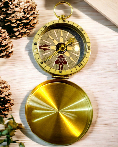 Ретро-стиль Навігаційний Компас – Портативний і Точний Інструмент для Визначення Напрямку для Мандрівників і Дослідників. Гравірування, персоналізація.