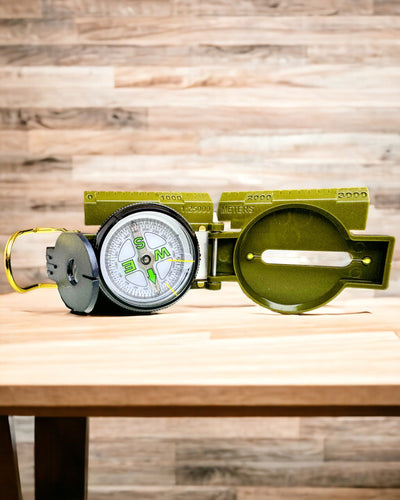 Vodotěsný Kompas Navigační s Vysokou Přesností v Barvě Armádní Zelené – Spolehlivý v Orientaci, možnost gravírování