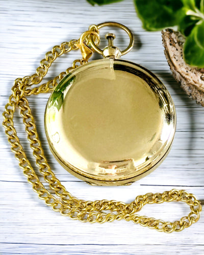 Złotego koloru Kompas Przygoda – Elegancki Nawigator Odkryć