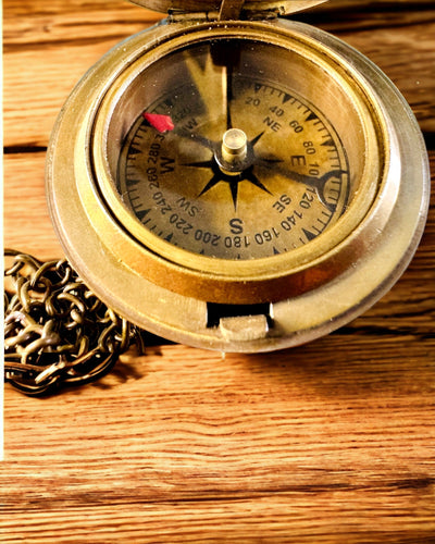 Kompas Navigační Cestovatele s gravírováním, personalizace – Ruční práce Indických Řemeslníků