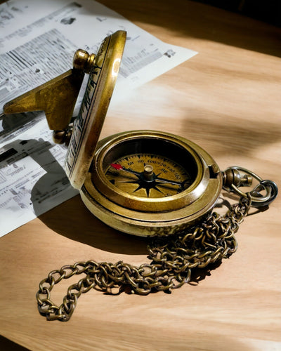 Kompas Navigační Cestovatele s gravírováním, personalizace – Ruční práce Indických Řemeslníků