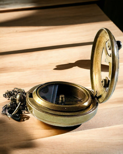 Kompas Navigační Cestovatele s gravírováním, personalizace – Ruční práce Indických Řemeslníků