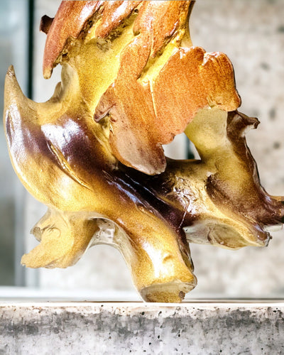 Abstraktní socha koně z pryskyřice