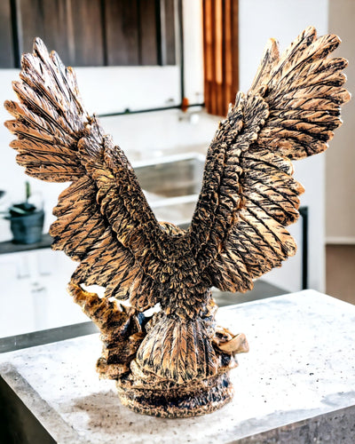 "Lord of the Winds" – Retro Eagle Statue in Vintage Style with Engraving Option