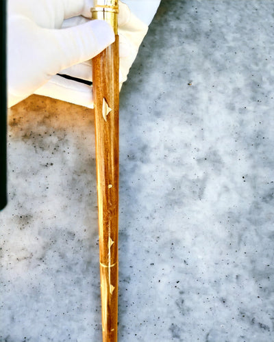 Ручно Різьблена Подорожня Палиця для прогулянок "Королівський Мандрівник" коричневого кольору із золотими оздобленнями