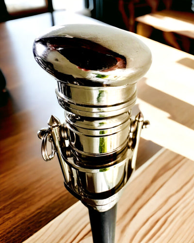 ТРОСТИНА ДЛЯ ХОДЬБИ З РУЧКОЮ З ФУНКЦІЄЮ ПІДЗОРНОЇ ТРУБИ – ЕЛЕГАНТНА І МОДНА, 95 СМ - капітанський "Navigator's Crest"