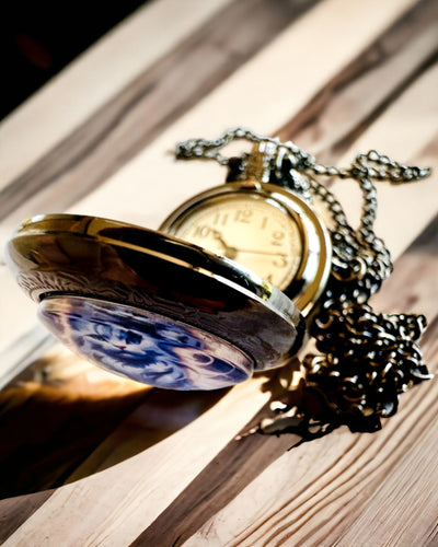 "Starry Cat" Pocket Watch with Engraving Option, 2 Color Variants Available