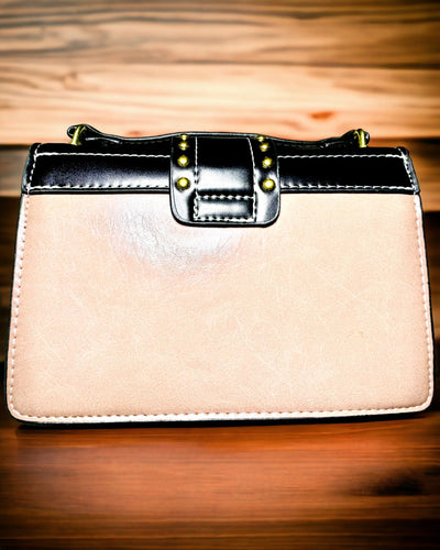 Čtvercová Světle Fialová Taška přes Rameno s Motivem Lva – Elegantní Kabelka z Texturované PU Kůže. Personalizace Gravírováním