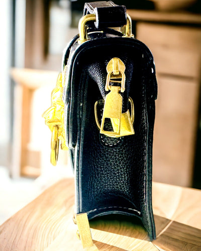 Geantă de Umăr Pătrată la Modă cu Accent de Leu - culoare neagră