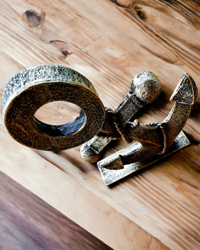 Sculptură Rustică de Ancoră din Rășină - "Legenda Marină", ancoră personalizată cu gravură