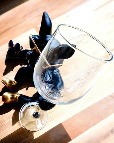 Figurină Exclusivă „Bulldog Elegant”, culoare neagră, suport pentru pahar de vin sau șampanie, personalizare cu gravură