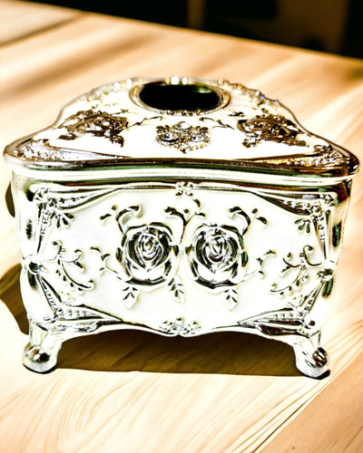Krabička na kapesníky s reliéfním vzorem růže - elegantní doplněk do interiéru, bílá