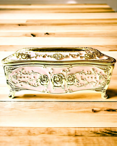 Elegantní růžová krabička na kapesníky s reliéfními růžemi – luxusní doplněk do obývacího pokoje, hotelu či klubu