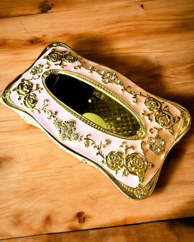 Elegantní růžová krabička na kapesníky s reliéfními růžemi – luxusní doplněk do obývacího pokoje, hotelu či klubu