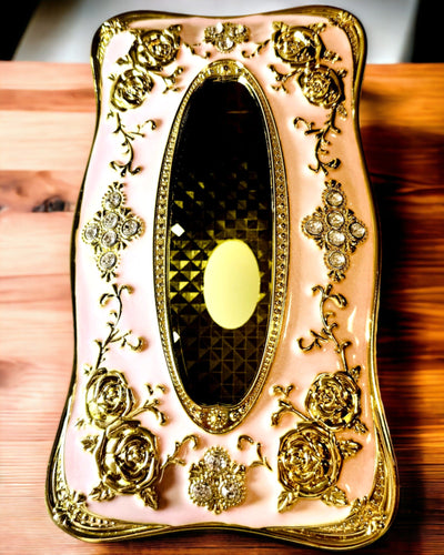 Elegantní růžová krabička na kapesníky s reliéfními růžemi – luxusní doplněk do obývacího pokoje, hotelu či klubu