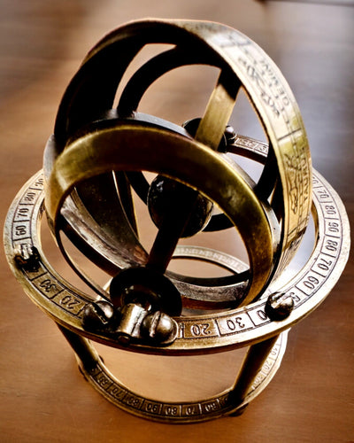 Astronomické hodiny „Kosmická harmonie“ - možnost personalizace gravírováním