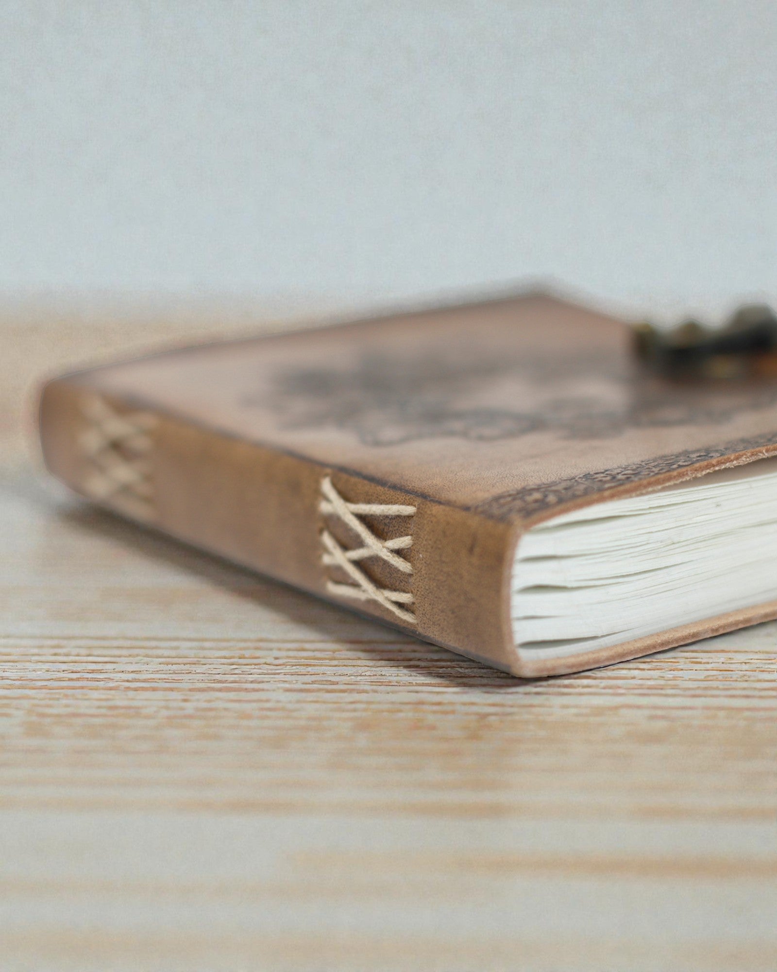 Sylva Spirit – Kožený zápisník Greenman s kovovou sponou