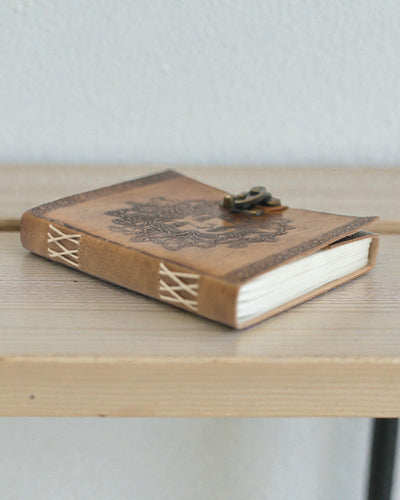 Sylva Spirit – Kožený zápisník Greenman s kovovou sponou