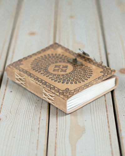 Mandala Harmonia – Skórzany Notatnik z Tłoczoną Mandalą