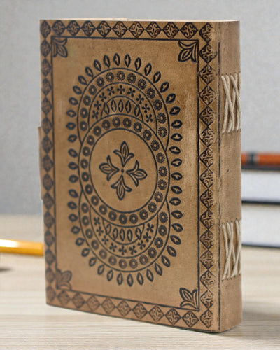 Mandala Harmonia – Skórzany Notatnik z Tłoczoną Mandalą