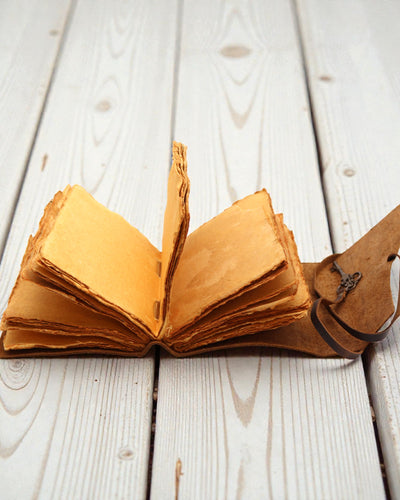 Oiled Leather Notebook with Secret Key – Vintage Diary 13 × 18 cm