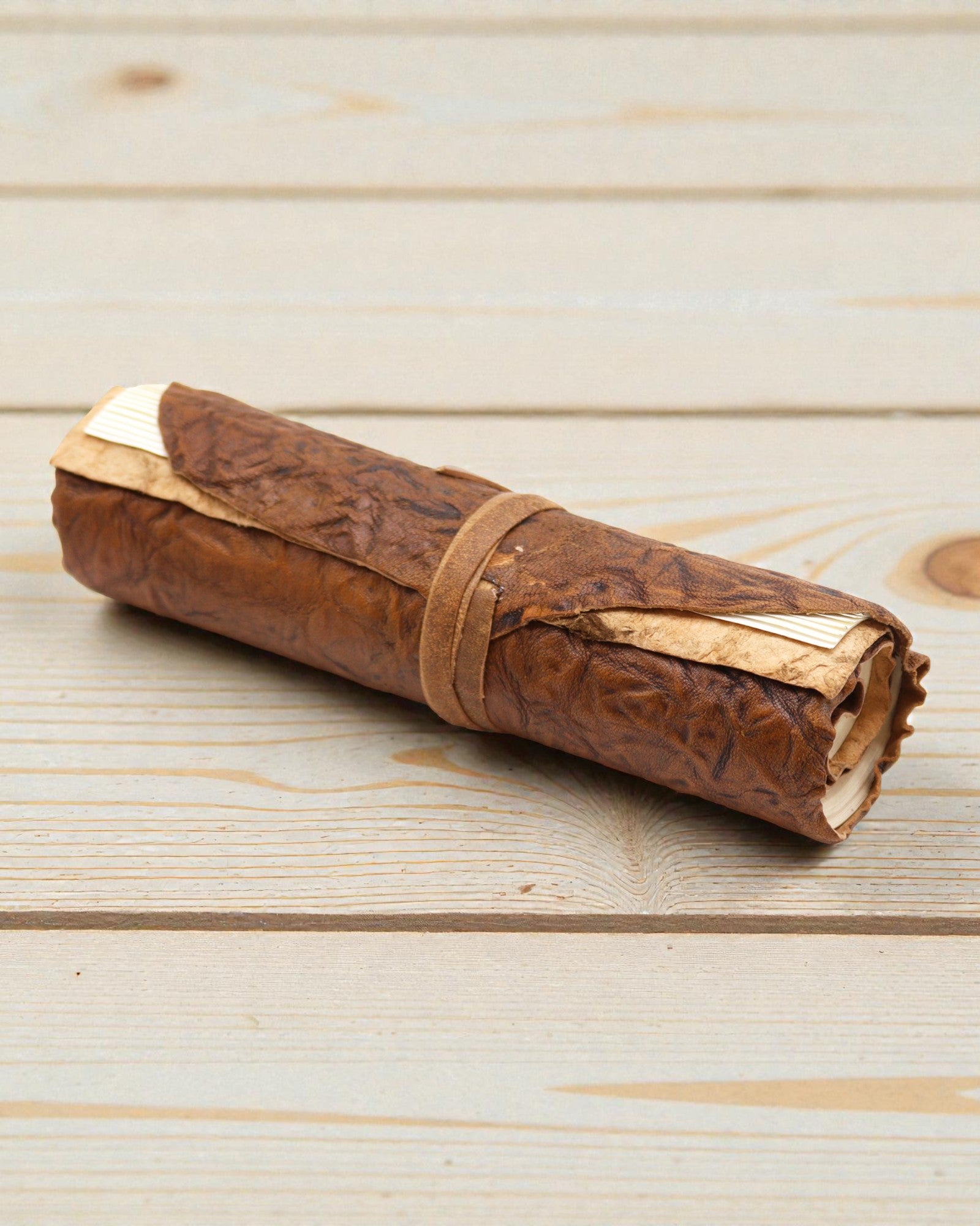 Svinovací kožený cestovní zápisník – přírodní (21 x 15 cm)