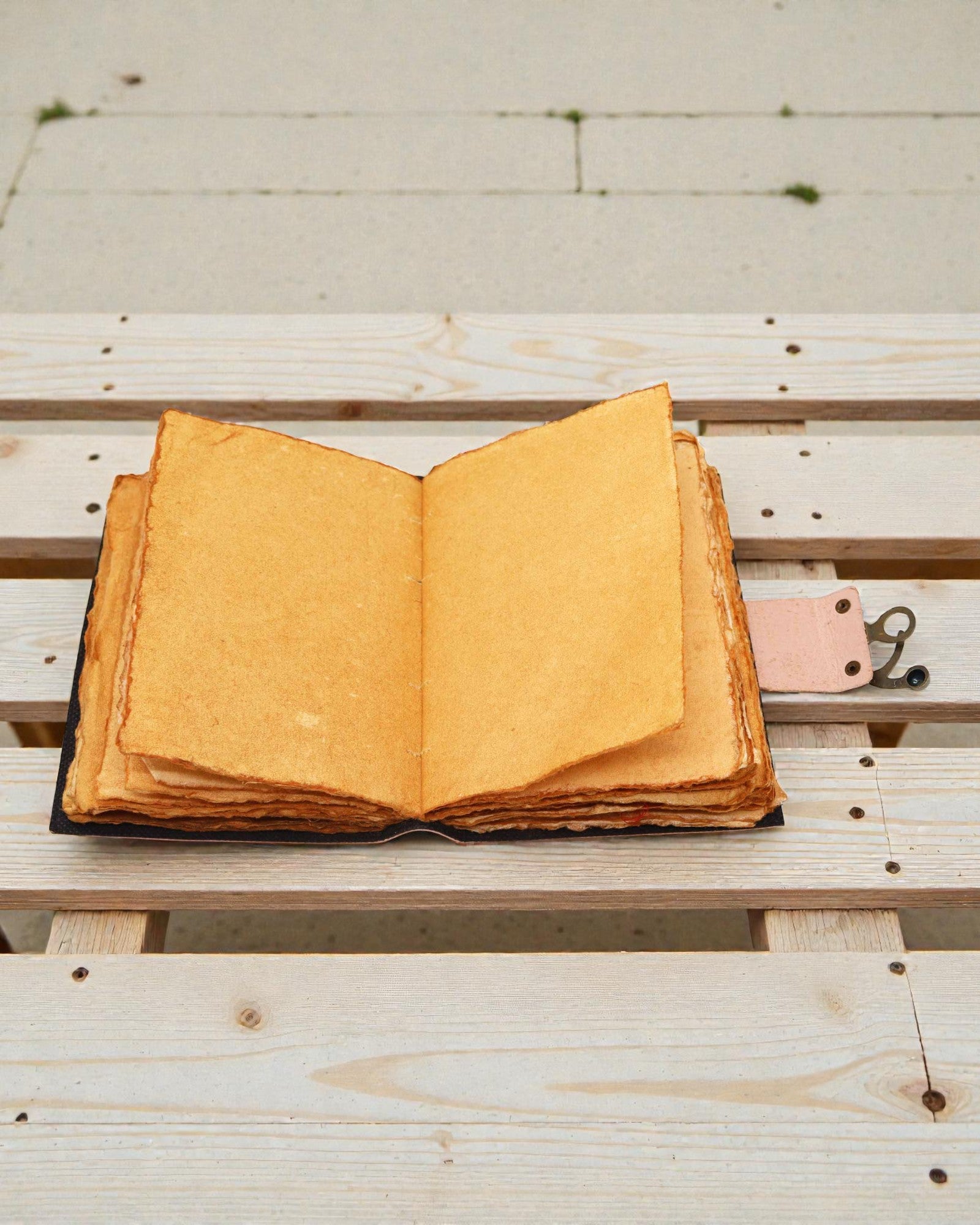 Kožený zápisník 7 barev čaker – 13 × 18 cm