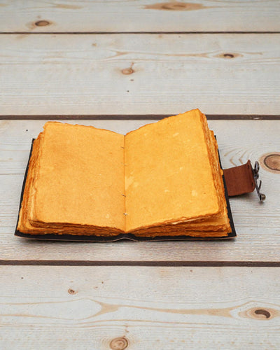 Lotus Anima – Kožený zápisník s lotosovou mandalou se zestárlými stránkami