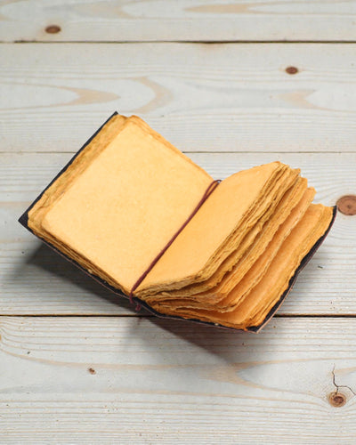 Товстий шкіряний записник із рваним краєм — Не щодня буває добре (12.7 × 8.9 cm)