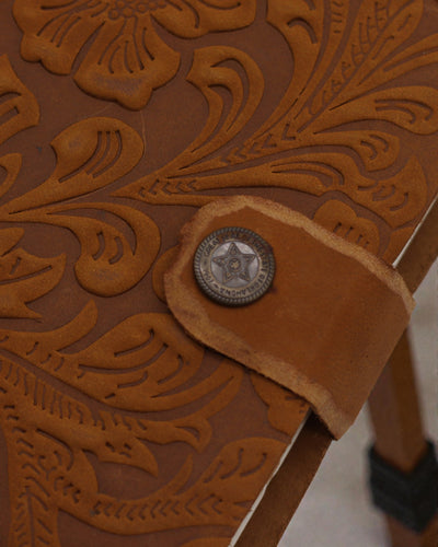 Шкіряний тиснений записник – пісочний, квітковий візерунок – 17.8×12.7 см