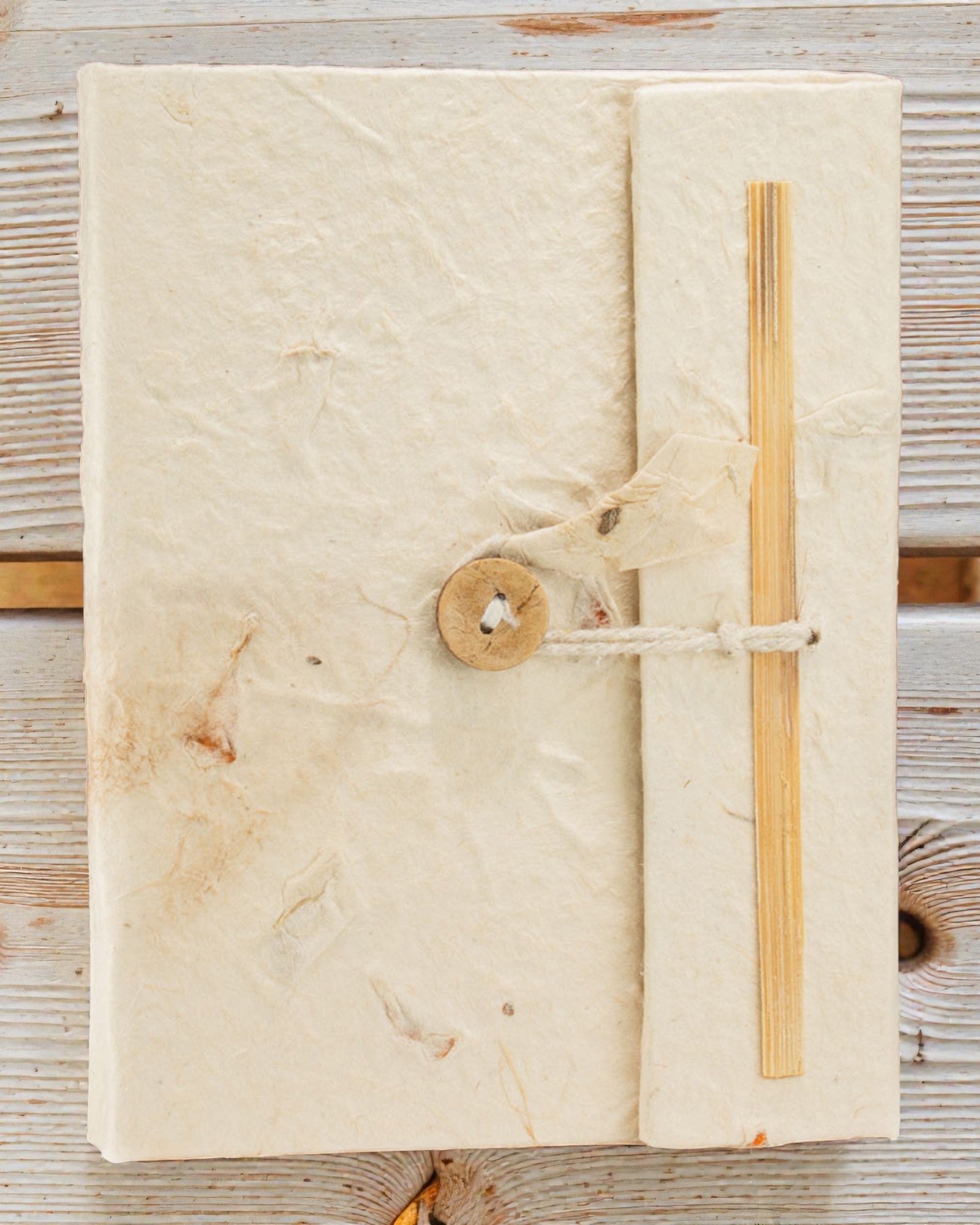 Medium LOKTA Notebook Botanical Touch – Dried Flowers (45 sheets, 15 x 12 cm)