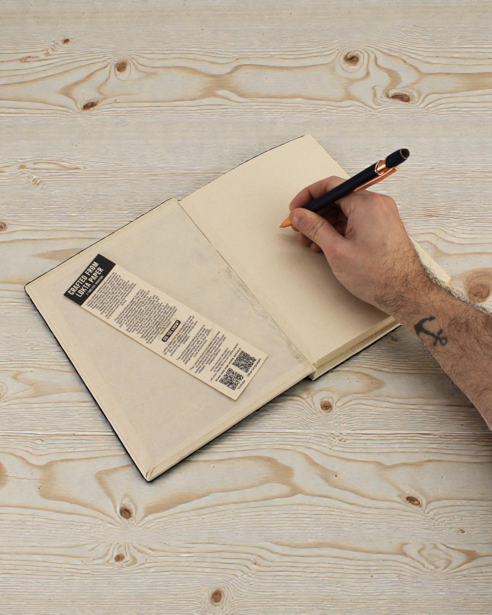 Velký zápisník Lokta Mountain Path – Každý vrchol začíná plánem (45 listů, 21 × 15 cm)