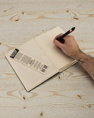 Velký zápisník Lokta Inspirace – Skutečný život se děje mimo internet (45 listů, 21 x 15 cm)