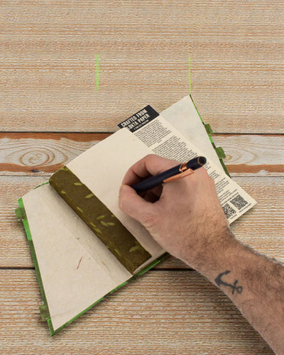 Lokta Șoapta pădurii cu închidere din bambus – caiet de notițe 15 × 12 cm, 45 de file, Verde de pădure