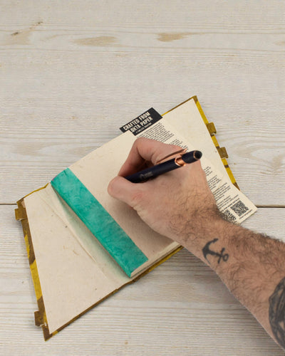 Нотатник Lokta «Виразний квітковий» з бамбуковою застібкою – Середній (15x12cm) – 45 аркушів – Гірчично-коричневий